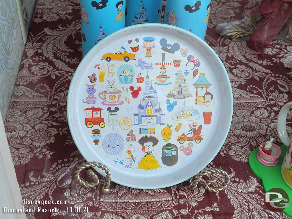 This plate design was interesting.. a mix of WDW and Disneyland.