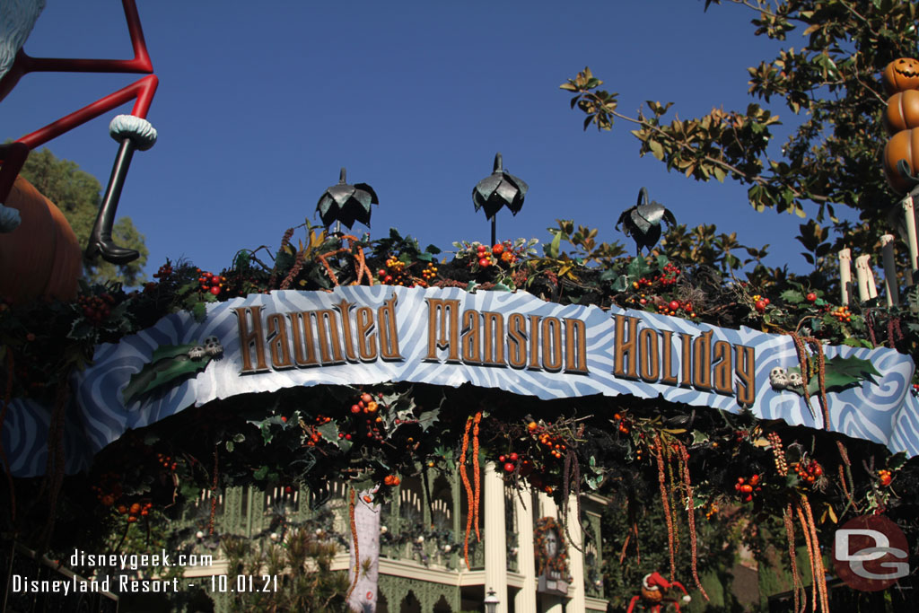 A posted 13 minute wait for Haunted Mansion Holiday, turned out to be about 10.