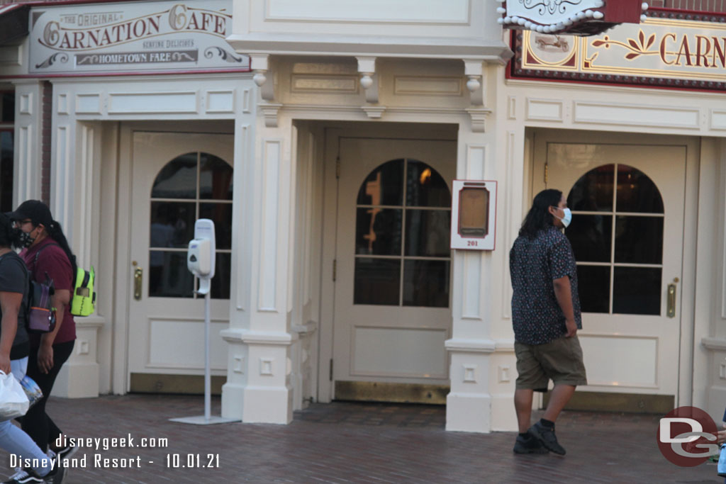 Carnation Cafe closed after lunch, at 2pm.