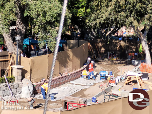 On the riverside the first concrete forms are removed but it is still hard to make out how the area will look.