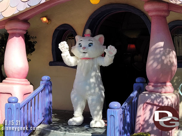 Marie was visiting guests from Minnie's house