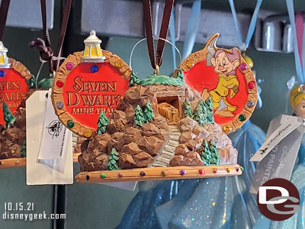 Thought this was odd to see WDW specific ornaments at Disneyland Resort.