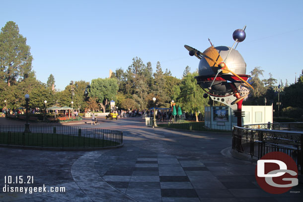 We waited a couple minutes at by 8:03am it was peaceful in Tomorrowland.