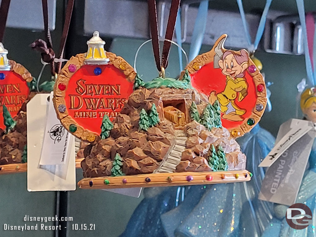 Thought this was odd to see WDW specific ornaments at Disneyland Resort.