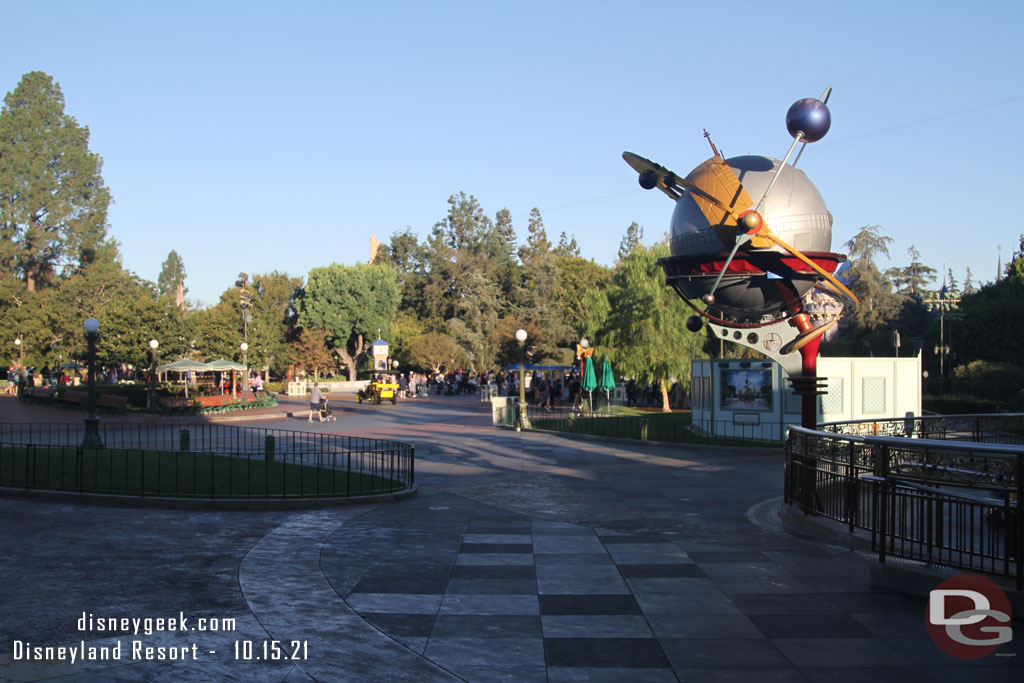 We waited a couple minutes at by 8:03am it was peaceful in Tomorrowland.