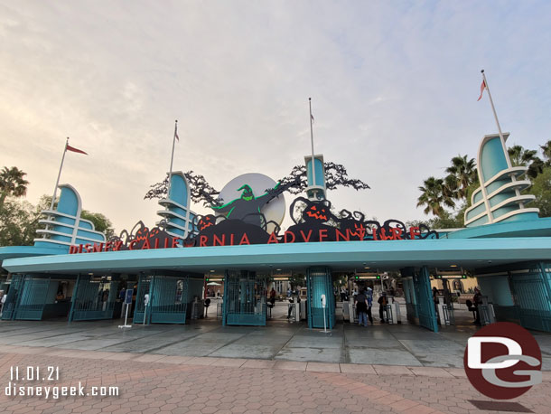 Arrived at the entrance to Disney California Adventure at 7:46am.  No lines to get in.