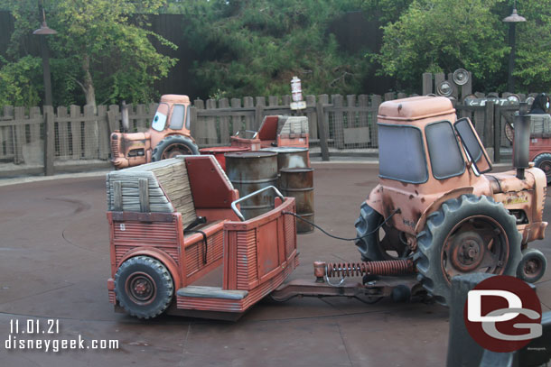 I opted to give Mater's Junkyard Jamboree a try with my 2.5 year old nephew who enjoys the attraction, but this morning refused to ride.. so instead we waited then walked by the car instead of getting in.