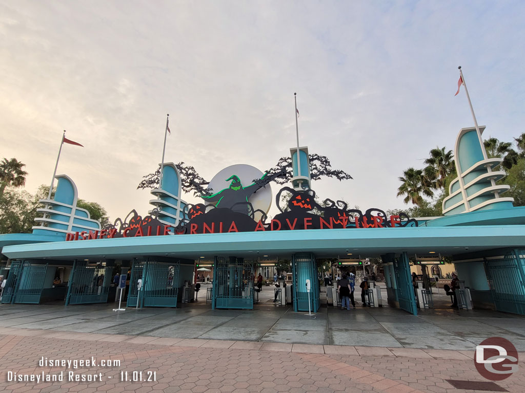 Arrived at the entrance to Disney California Adventure at 7:46am.  No lines to get in.