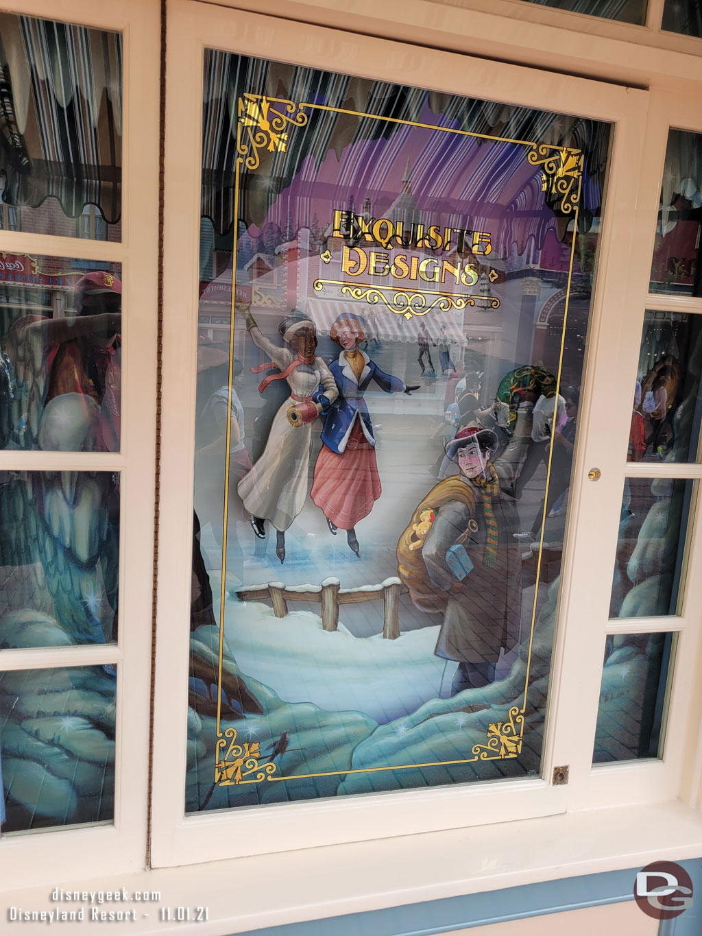 Plaza Point Holiday Shoppe has opened since my last visit. Here are the windows along Main Street.  This new store replaced the camera store on the corner.