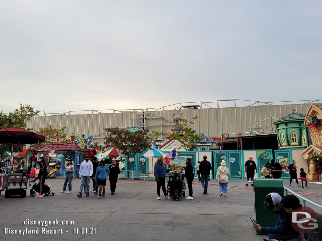 Making my way into Toontown. The large sign is gone from the show building and more supports have been installed.