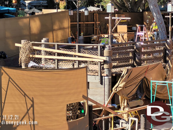 A good look at the upper terrace of Pelican's Landing.