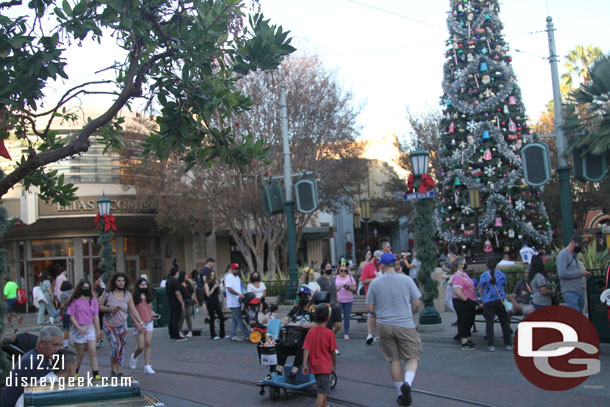 The popcorn line wrapped around the tree, past Storytellers and back to Elias & Co.