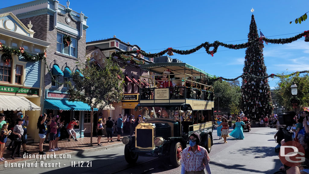 The Omnibus features an assortment of characters led by Minnie Mouse.