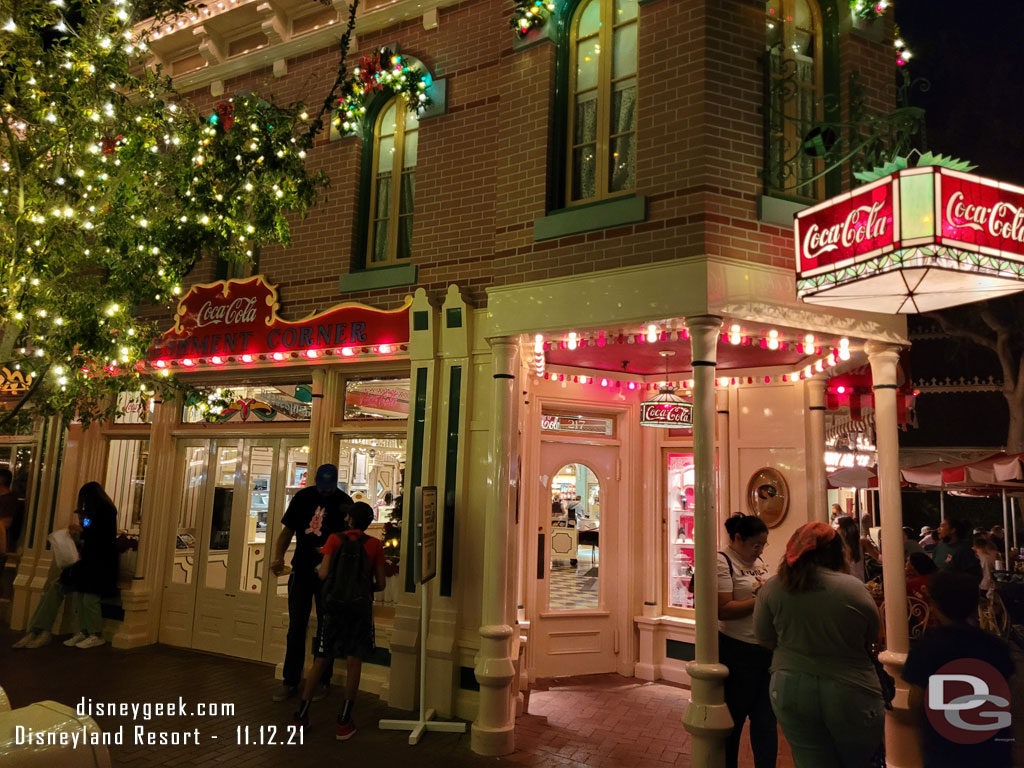 Refreshment corner closed at 7pm.  So if you wanted a hot dog or something to drink you were out of luck.