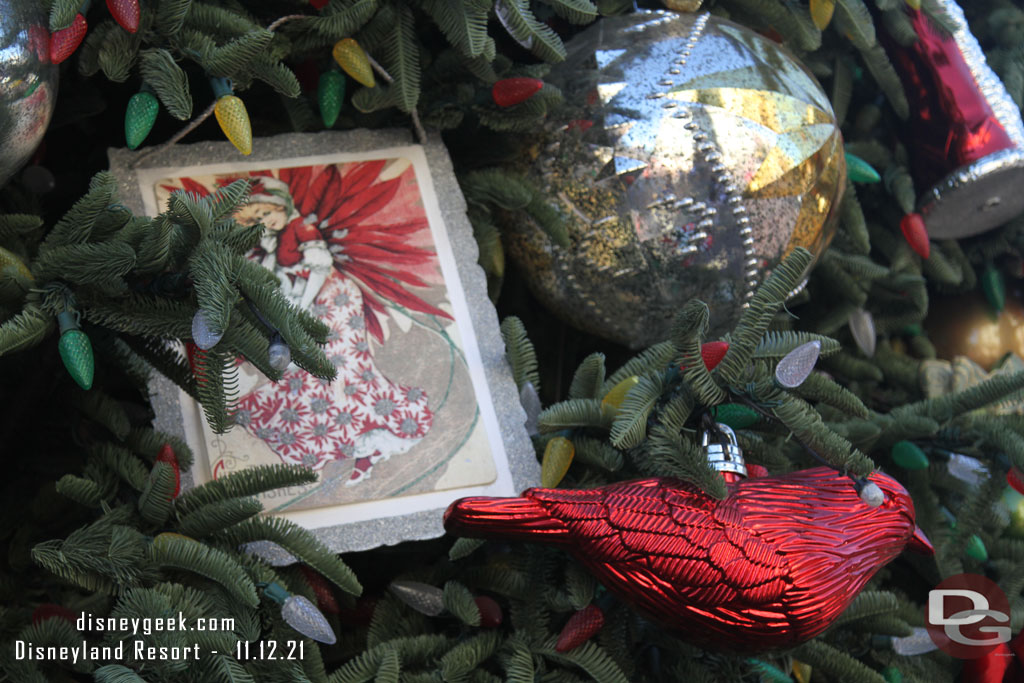 A close up look at the Christmas tree while waiting.