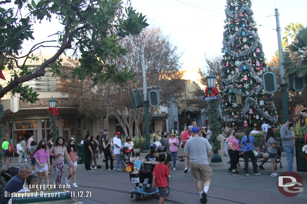 The popcorn line wrapped around the tree, past Storytellers and back to Elias & Co.