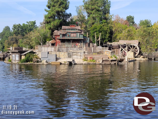 The renovation work on the center section of Fantasmic has wrapped up.