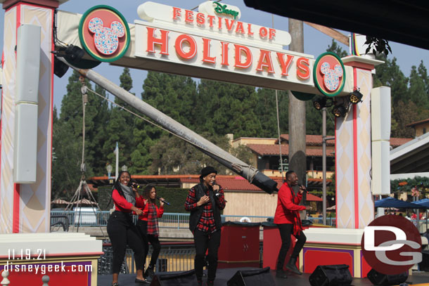 The Mistletoes performing on the Wharf Stage 