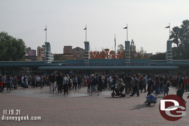 The park hopping crowd at Disney California Adventure at 1:04pm