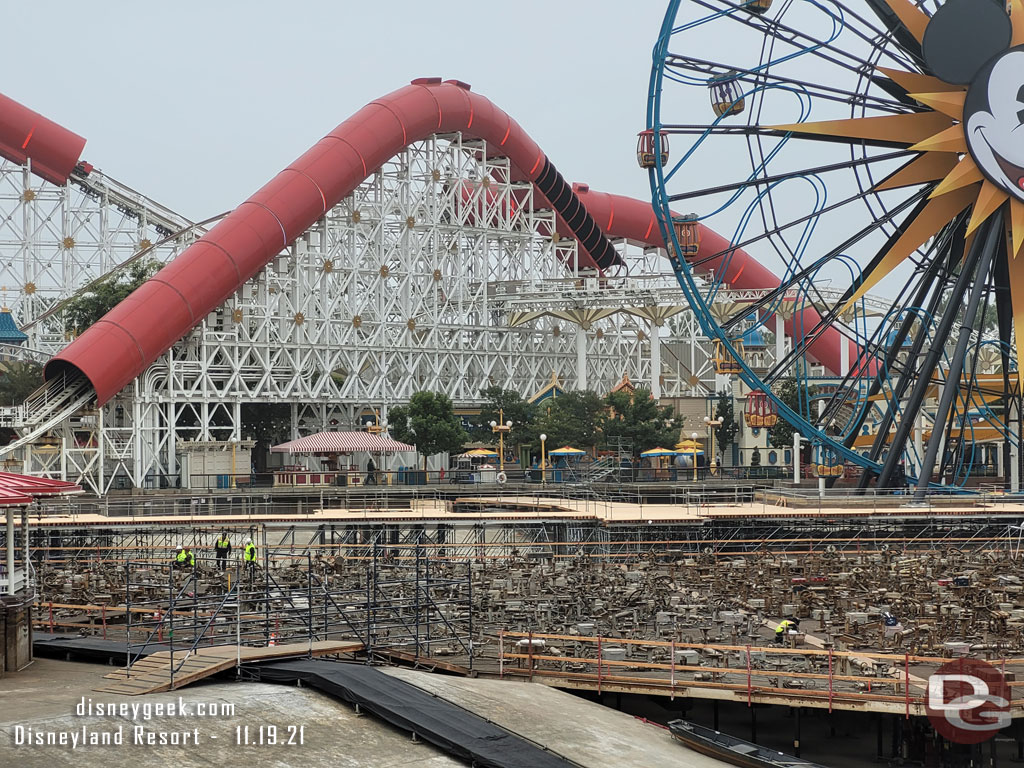 The scaffolding/temporary decking looks complete on the far side, no signs of work on the projector housings that will go atop the new concrete columns yet.