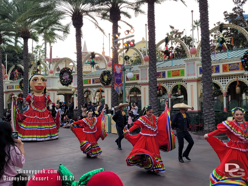 Time for the Viva Navidad Street Party