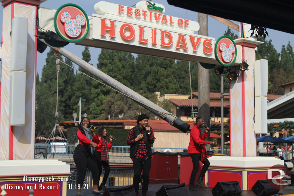 The Mistletoes performing on the Wharf Stage 