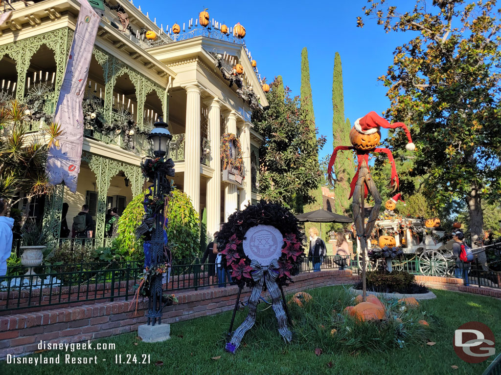 No wait this morning for the Haunted Mansion Holiday.