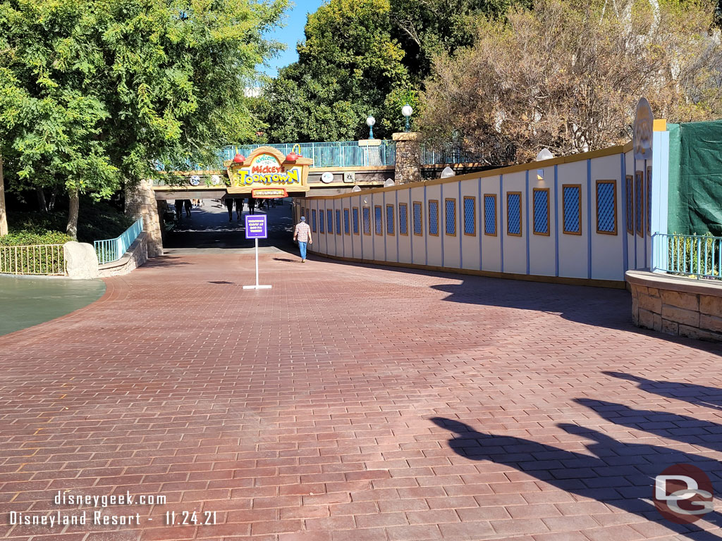 More of the walkway has been reopened as you head to Toontown.  The walls are pushed back to the railing/ramp portion now.