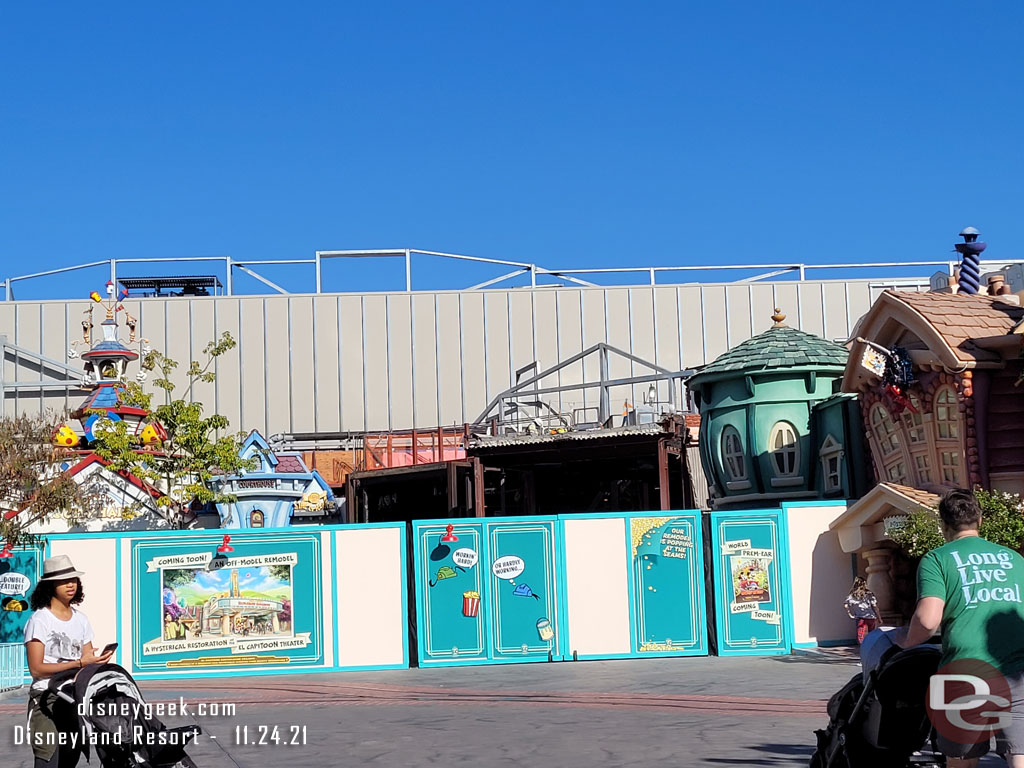 No real visible progress on the show building facade since last Friday.