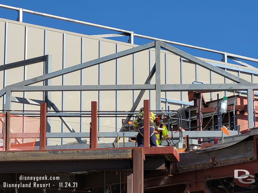 A team working on the facade support on the roof.