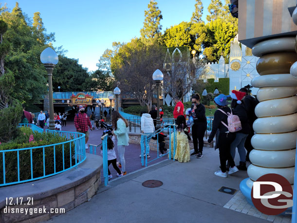 A couple of steps from the gift shop to the walkway.