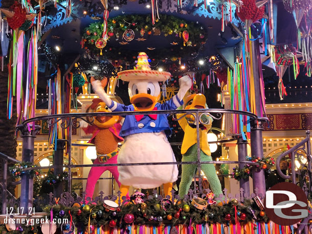 Show time.. Donald in Disney's Viva Navidad Streetparty