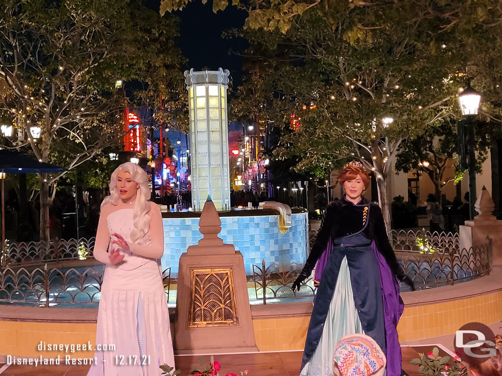 Elsa & Anna out greeting guests in Carthay Circle.