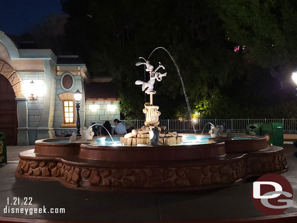 A few shots looking around a fairly quiet Toontown. It was set to close in a couple minutes at 8pm.