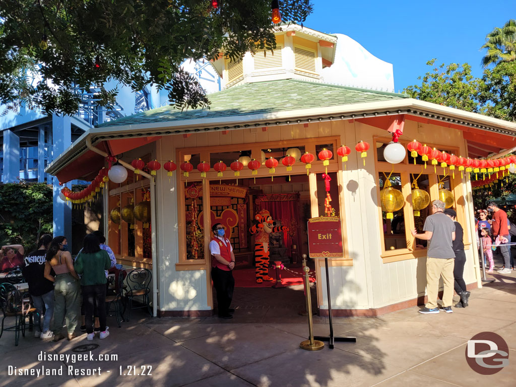 Tigger was greeting guests when I walked by.