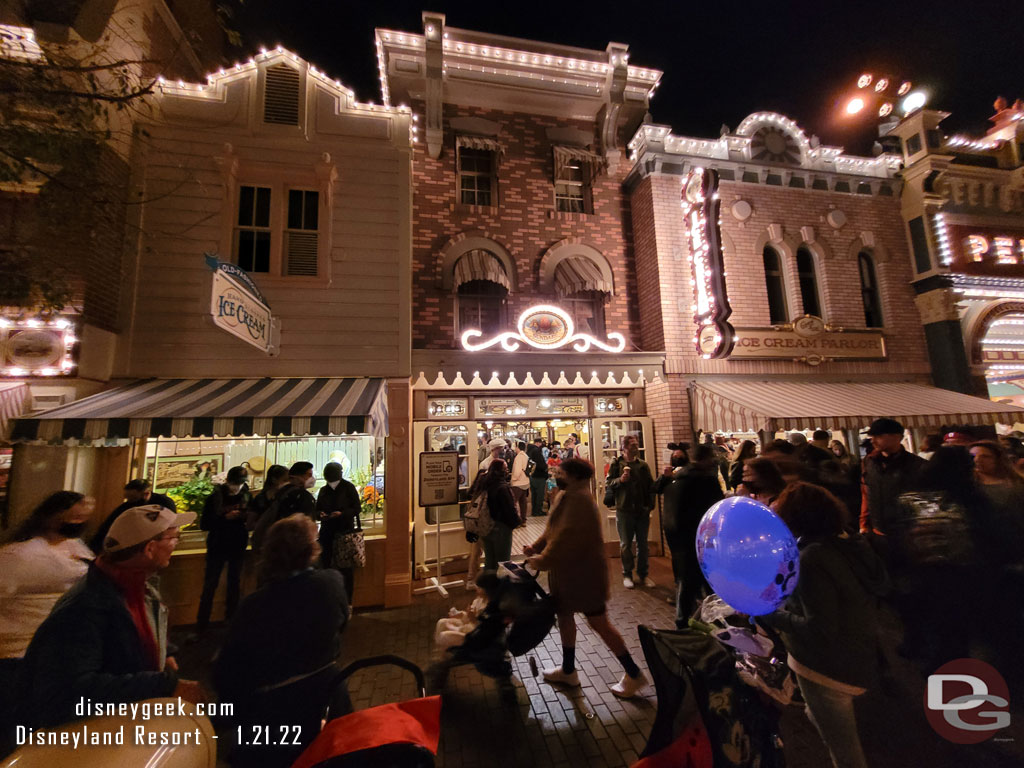 The line for ice cream was at the door this evening.  It was comfortable but still in the 60s.