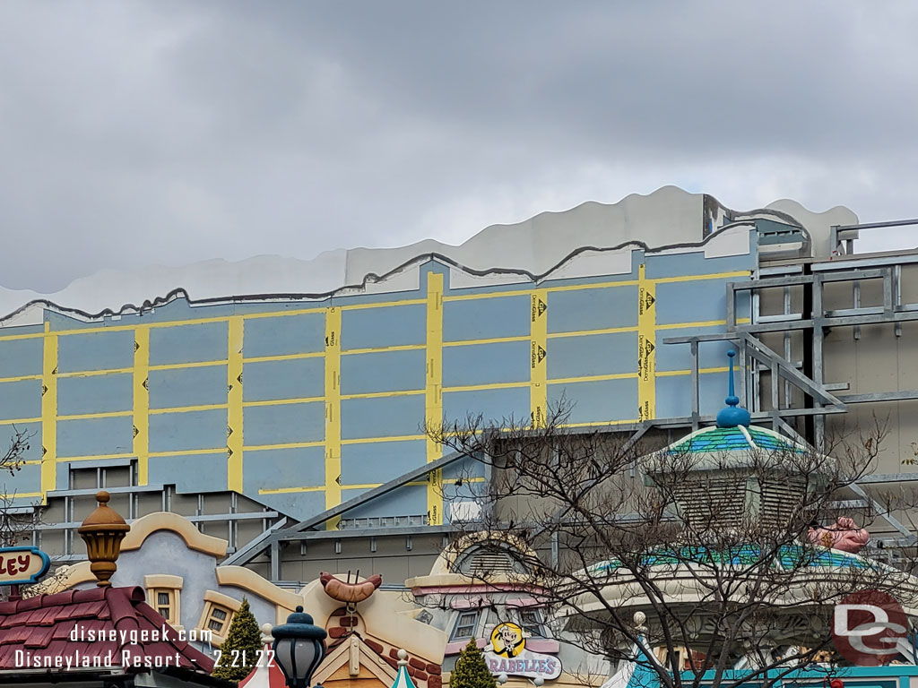 The hills are continuing to take shape.  The panels have been installed and gaps filled in for the first portion of the building.