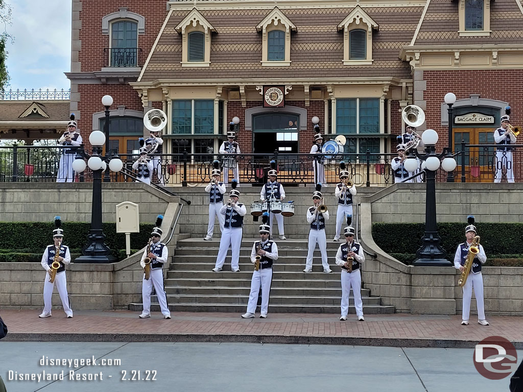 After lunch made our way to Town Square for the 12:50pm performance by the Disneyland Band.