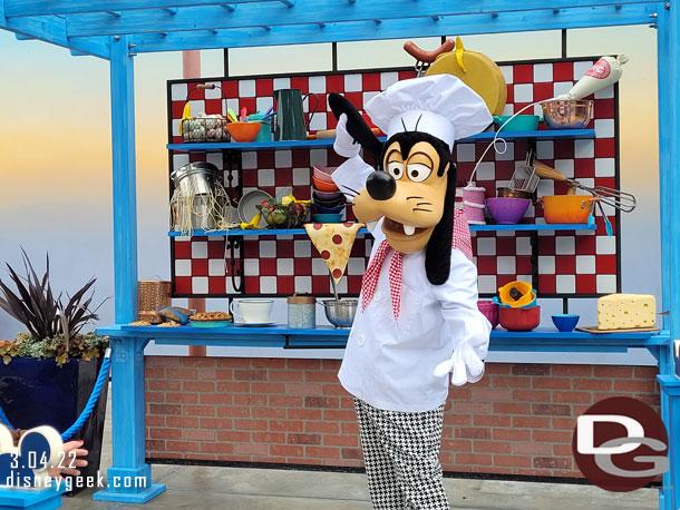 Chef Goofy arrived for pictures.