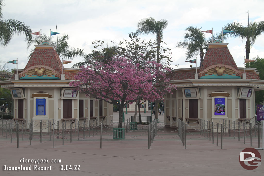 The two ticket booth buildings nearest to Disneyland were not in use this afternoon.