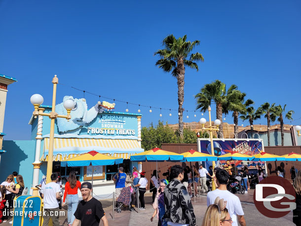 Goofy at the Adorable Snowman Frosted Treats area.