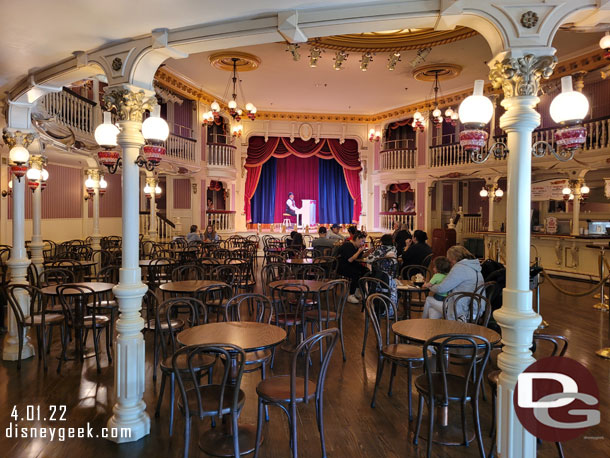 Stopped by the Golden Horseshoe and was surprised to find it nearly empty at 5:30pm