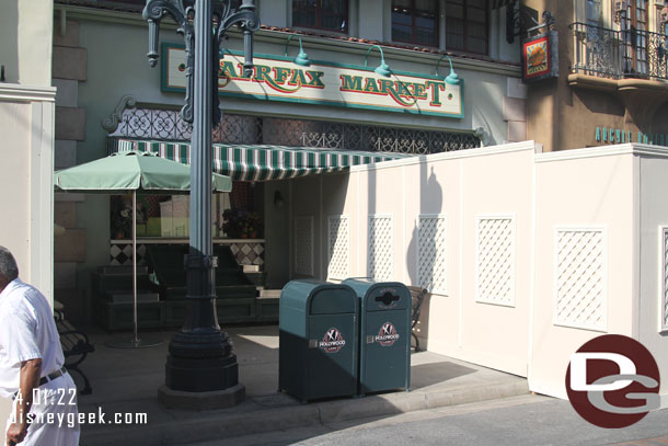 Thought this was interesting.. the Market is closed due to the walls on both sides but they opted to build the walls and make a small seating area vs just blocking the entire area off.