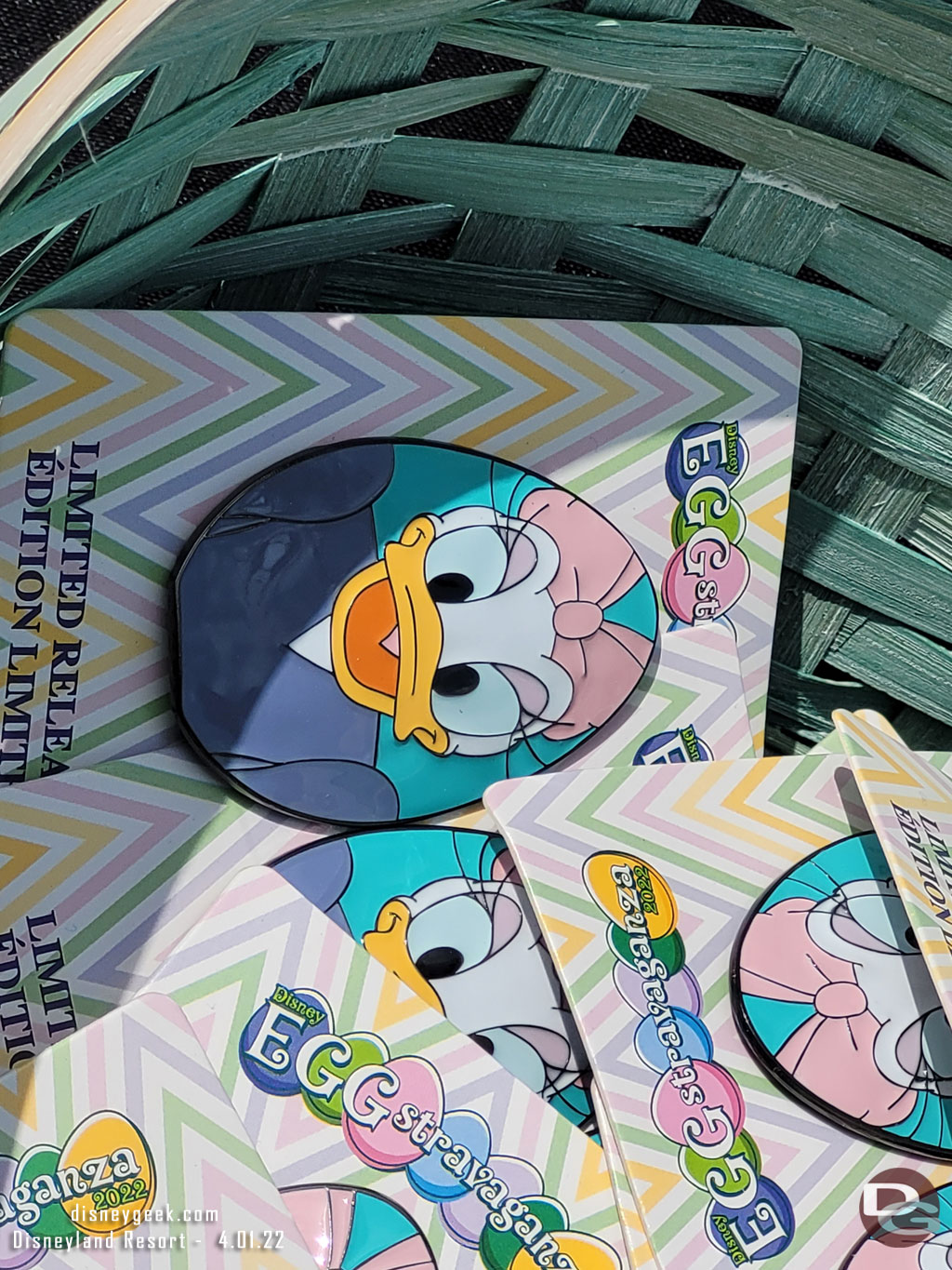 There is also a Daisy Duck pin for purchase.