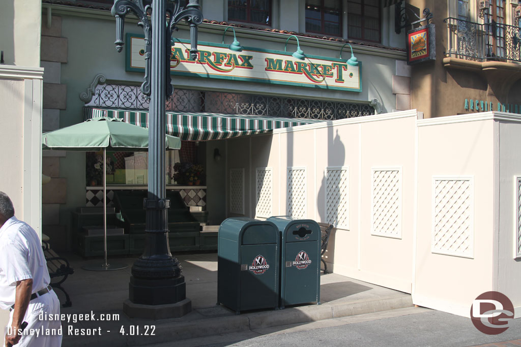 Thought this was interesting.. the Market is closed due to the walls on both sides but they opted to build the walls and make a small seating area vs just blocking the entire area off.