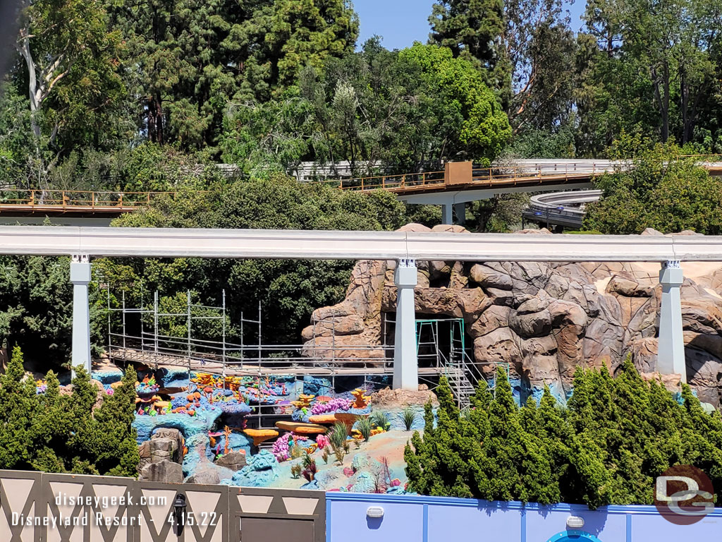 Another look at the lagoon as the Monorail pulled into the station.