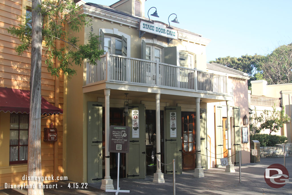 5:51pm and all was quiet at Stage Door Cafe