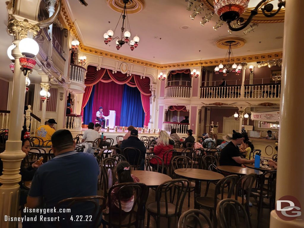 Stopped by the Golden Horseshoe to listen to the Piano Player