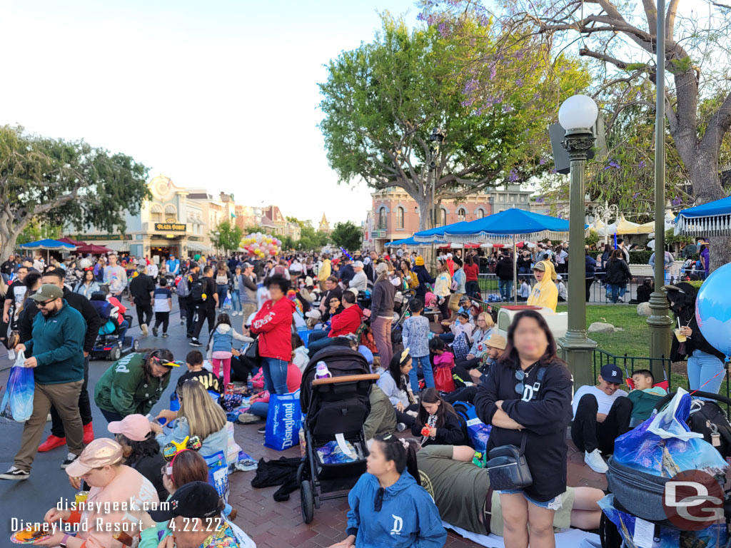 About 90 minutes until parade time and Main Street seating is at a premium.