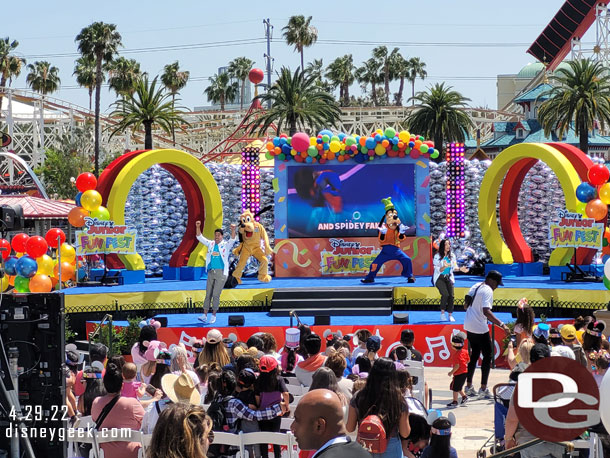 Pluto and Goofy performing